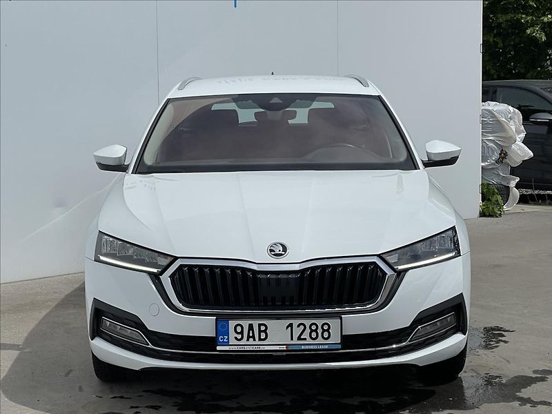 Škoda Octavia 2,0 TDI DSG Combi Style LED - fotka 22 z 24