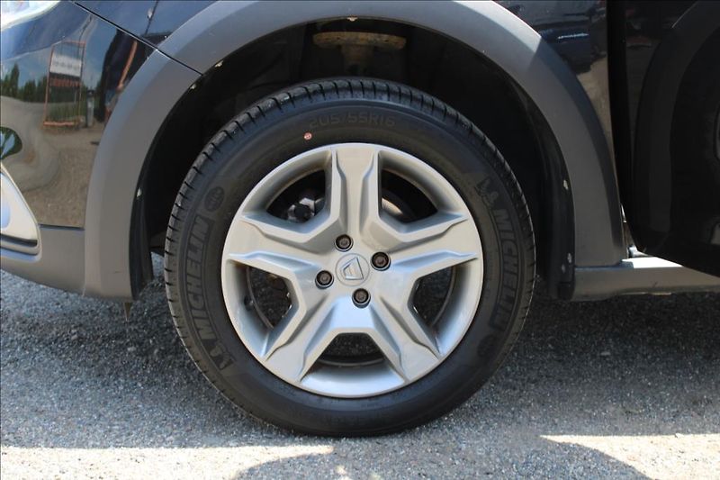 Dacia Sandero 0,9 TCe  STEPWAY, TOP, ČR - fotka 27 z 31