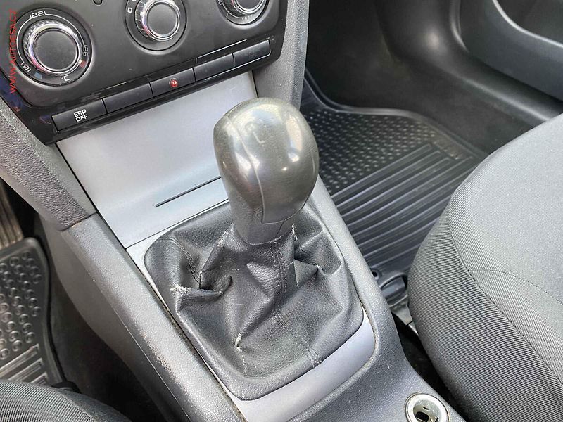 Škoda Octavia (2008) 1.9TDi, ČR, AC - fotka 16 z 16