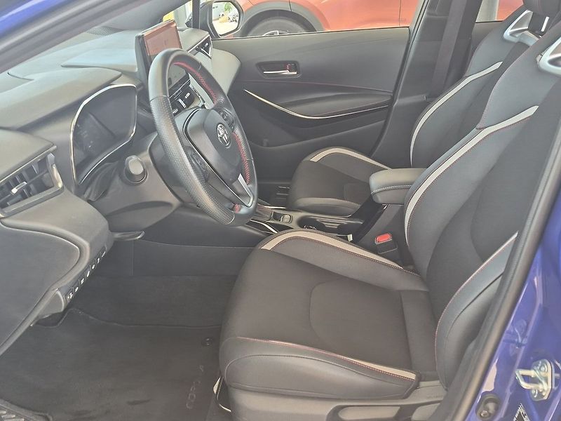 Toyota Corolla TS 1,8 HEV GR Sport Dynamic - fotka 11 z 27