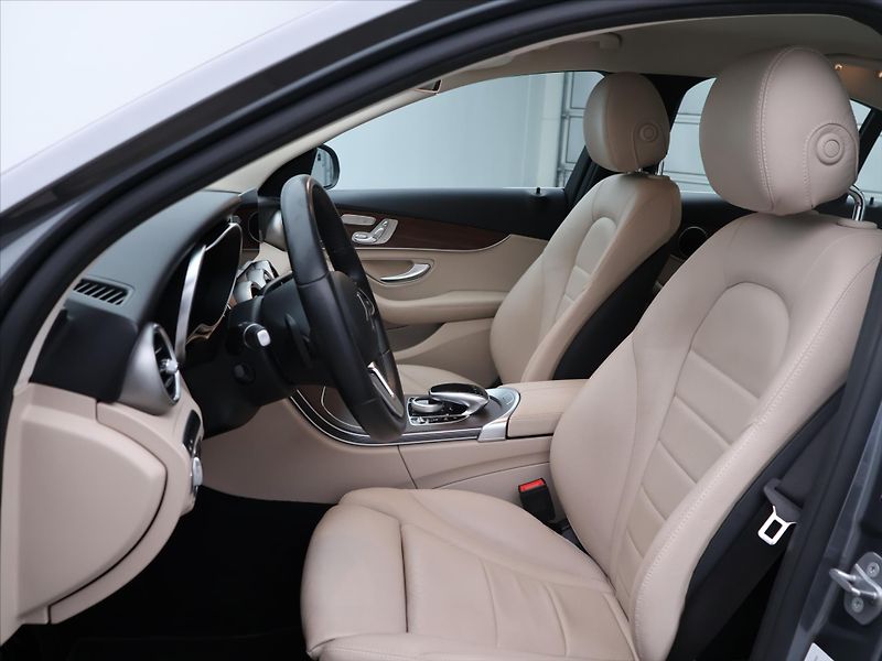 Mercedes-Benz Třídy C 2,0 C300 190kW CZ AMG paket - fotka 11 z 35
