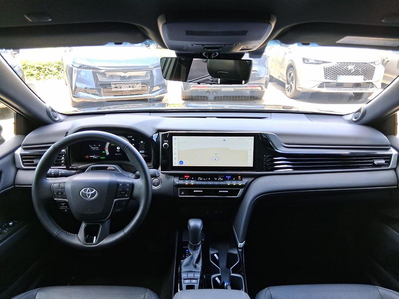 Toyota Camry EXECUTIVE 2.5 Hyb. 169 kW - fotka 2 z 40