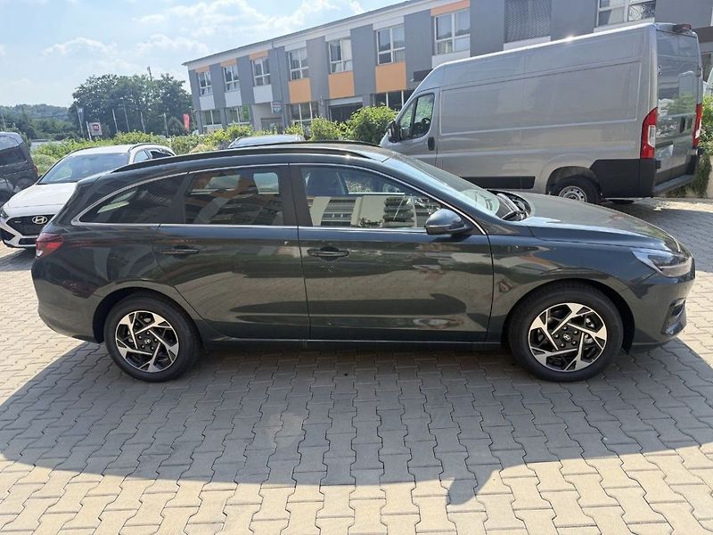Hyundai i30 WG 26 1,6TGDI DCT STYLE - fotka 2 z 9