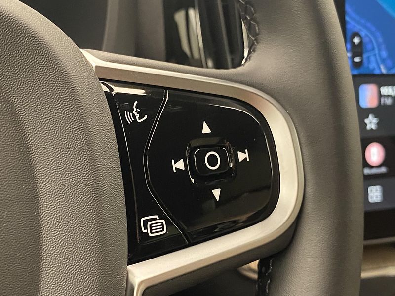Volvo XC60 B5 AWD DARK PLUS AUT CZ - fotka 21 z 51