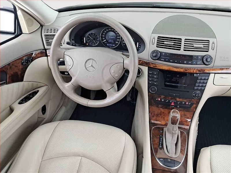 Mercedes-Benz Třídy E (2005) E 240 , Automat, Tempomat - fotka 7 z 17