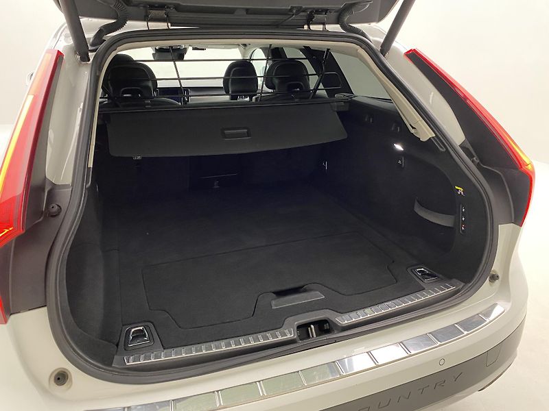 Volvo V90 CC T5 AWD MOMENTUM REZERVACE - fotka 6 z 46