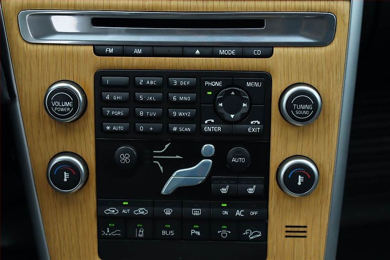 Volvo XC60 (2009) D4, 4X4, Automat, Serv.kniha - fotka 12 z 26