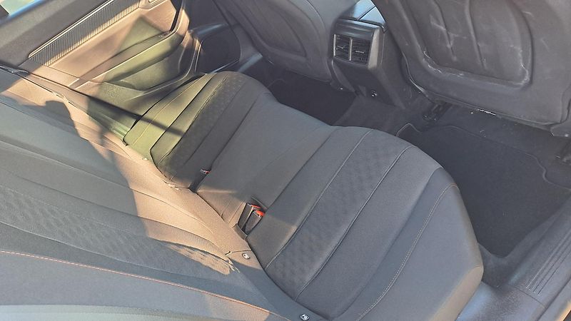 Peugeot 508 1.5 SW BlueHDi 130 S&S - fotka 9 z 27