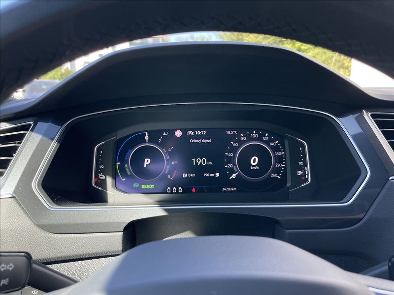 Volkswagen Tiguan 1,4 TSI PHEV DSG R-Line TAŽNÉ - fotka 9 z 25