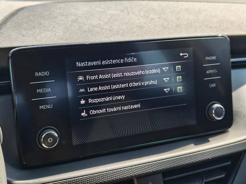 Škoda Kamiq Fresh 6MP 1,0TSI - fotka 15 z 23