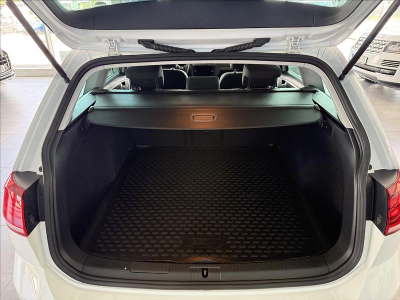 Volkswagen Golf 2,0   TDI 110kW,Comfortline - fotka 29 z 31