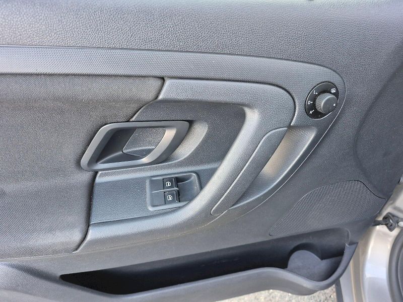 Škoda Roomster (2012) Scout 1.6 TDI 66 kW - fotka 11 z 23