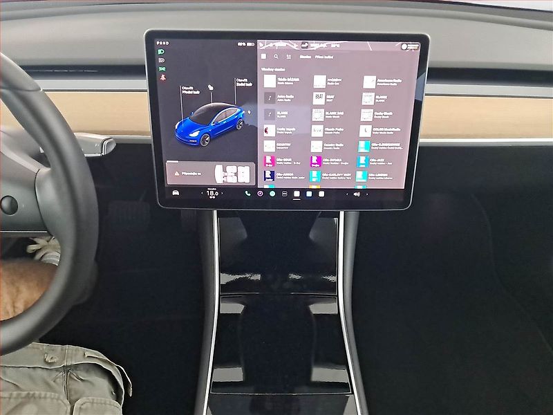 Tesla Model 3 (2019) Long Range 4WD 82kWh, SoH 84% - fotka 12 z 27