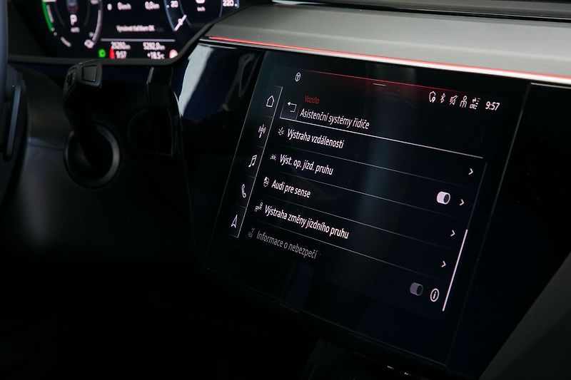 Audi e-tron 55 300kW Pano NightV HUD Tažné - fotka 43 z 50