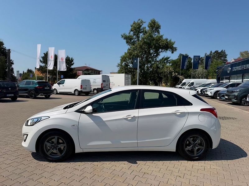 Hyundai i30 1.4CVVT 100 MAN6 Trikolor - fotka 5 z 25