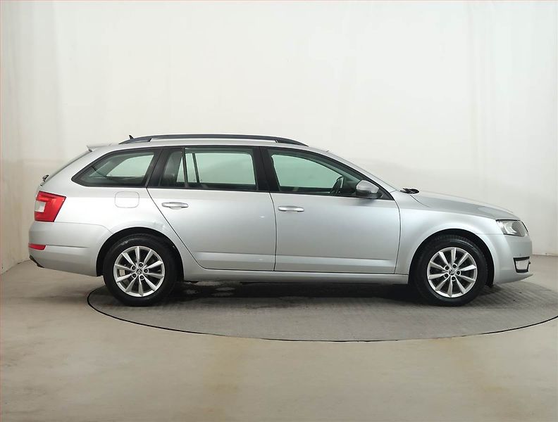 Škoda Octavia (2017) Ambition 1.6 TDI, Serv.kniha - fotka 6 z 15