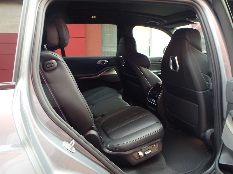 BMW X7 (2025) xDrive40d, INDIVIDUAL,xOffroad - fotka 13 z 30