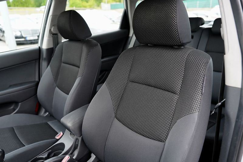 Hyundai i30 1.6 CRDI-16V/90 PS/ČR - fotka 21 z 38