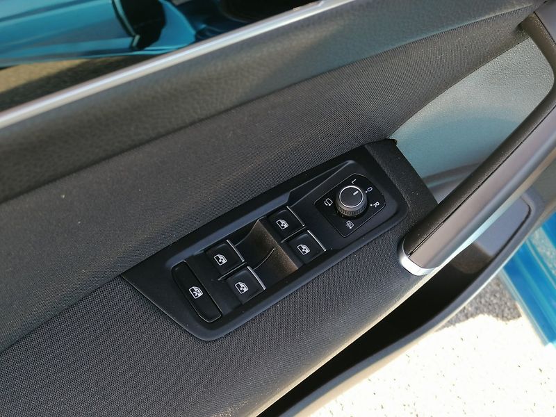 Volkswagen Touran (2022) 2.0 TDi DSG,110kW,Highline,ACC - fotka 21 z 26