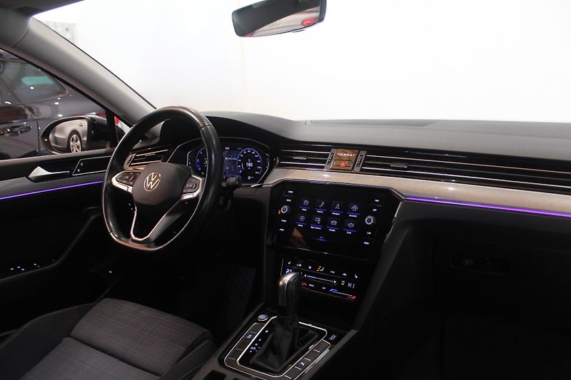 Volkswagen Passat (2021) 2.0TDI DSG Display LED - fotka 25 z 36
