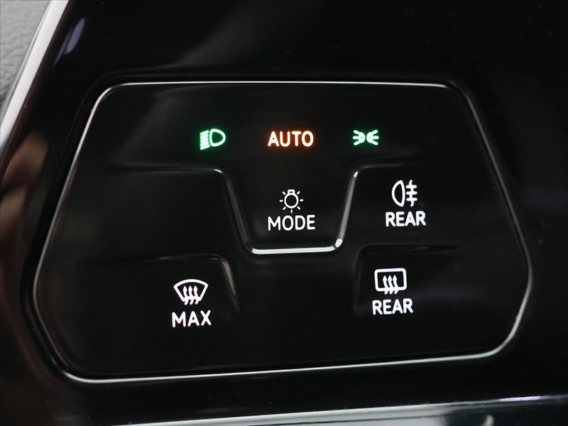 Volkswagen Golf 1,0 TSI 81kW Life M6 - fotka 15 z 33