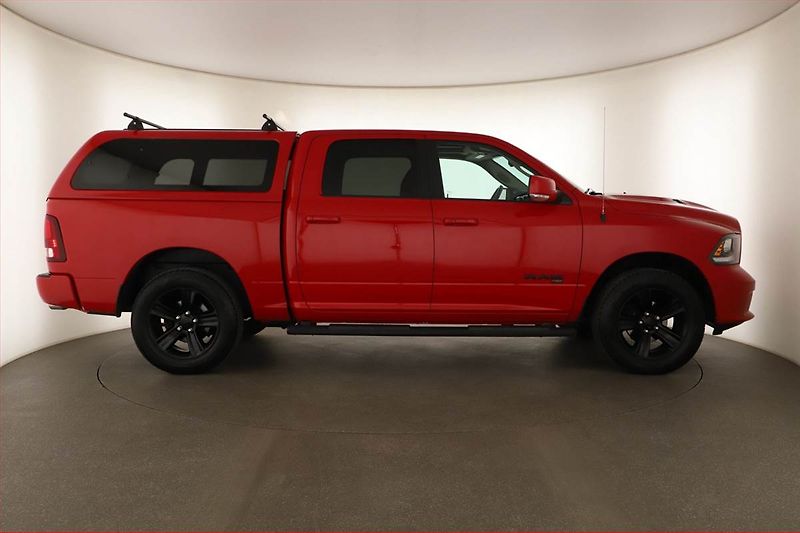RAM 1500 (2021) 5.7 V8 Hemi - fotka 6 z 25