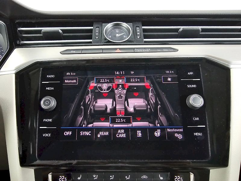 Volkswagen Passat (2018) 2.0TDI 140kW DSG R-line DSG 4x - fotka 22 z 35