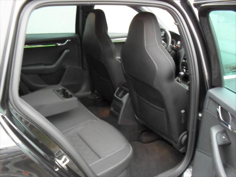 Škoda Octavia 2,0 RS 4x4 DSG LED Panoram DPH - fotka 18 z 31
