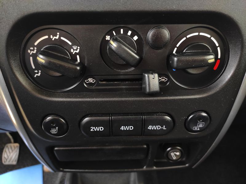Suzuki Jimny 1,3i 62kW, 4x4, Tažné - fotka 18 z 32