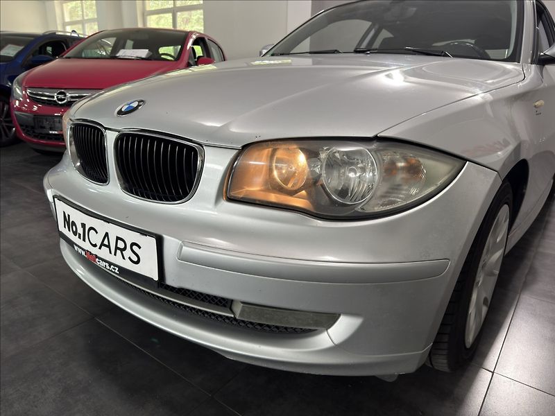 BMW Řada 1 2,0   D 105 kW ZADNÍ ČIDLA - fotka 18 z 19