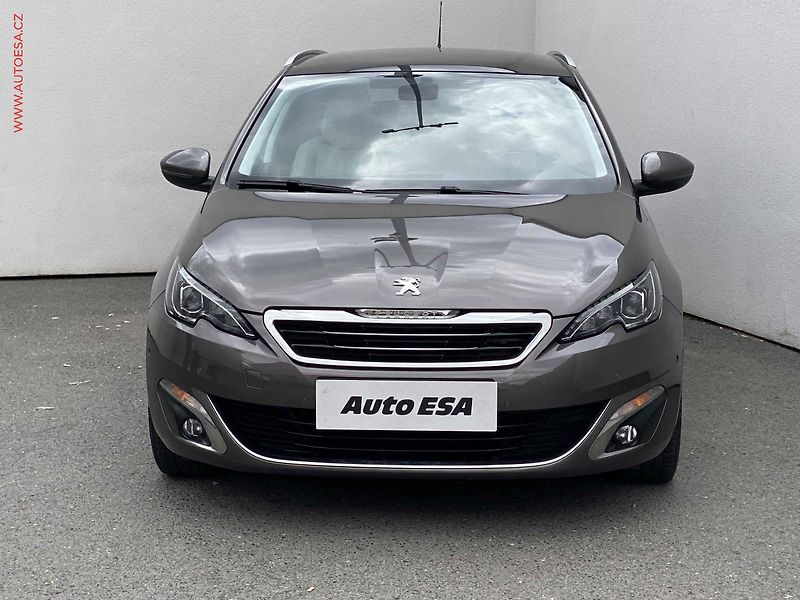 Peugeot 308 (2015) 1.2 PT, Allure, LED, panor - fotka 2 z 18