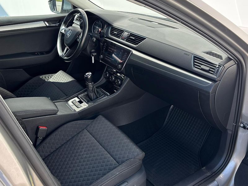 Škoda Superb STYLE - fotka 9 z 27