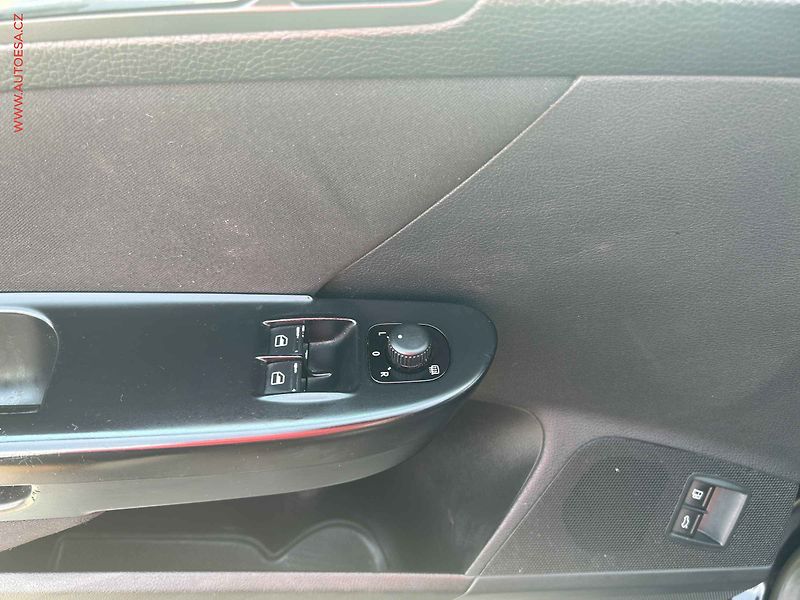 Volkswagen Passat (2008) 2.0TDI, STK6/28 - fotka 11 z 15