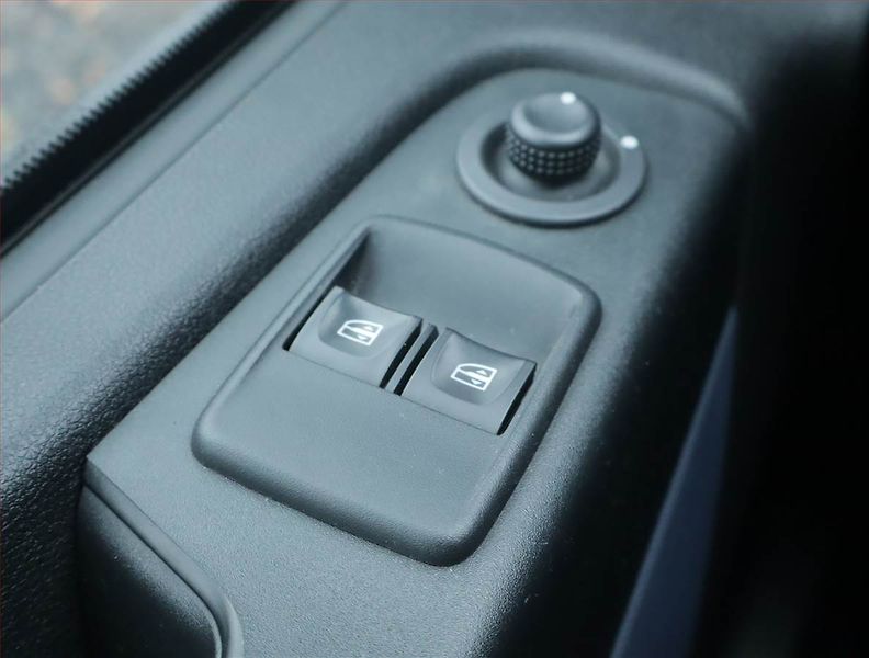 Opel Vivaro (2019) 1.6 BiCDTI - fotka 13 z 16