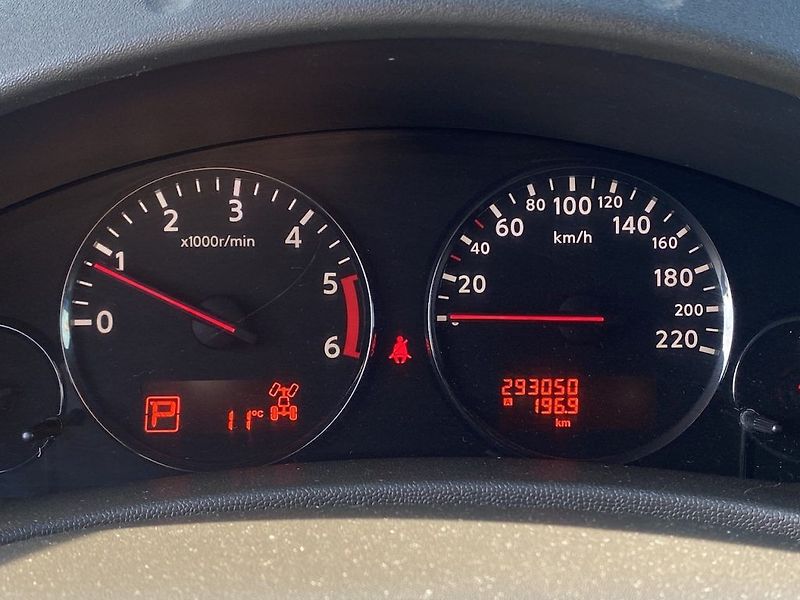 Nissan Navara 3.0D, V6, automat, tažné, 4x4 - fotka 11 z 17