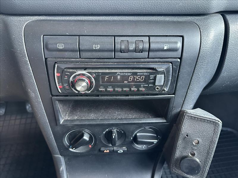 Škoda Octavia 1,9 TDI Elegance - fotka 15 z 17