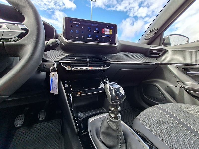 Peugeot 2008 ALLURE 1,2 PT 100k M6 - fotka 20 z 26