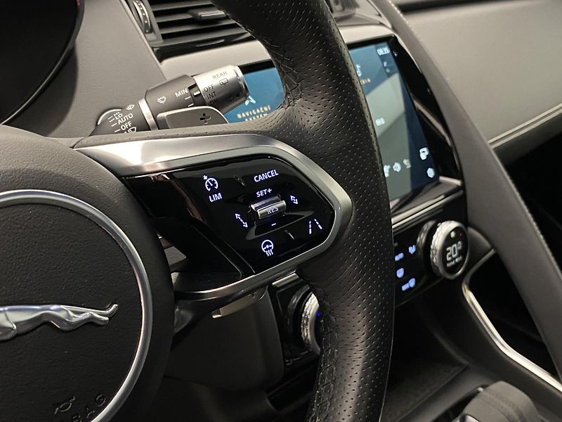 Jaguar E-Pace P250 R-DYNAMIC SE  REZERVACE - fotka 20 z 44