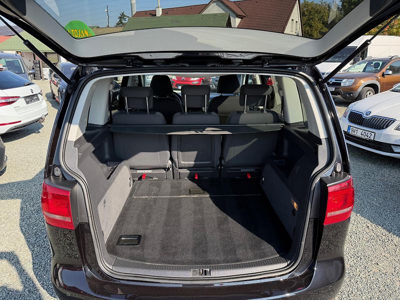 Volkswagen Touran 1.4 TSI HIGHLINE - fotka 12 z 13