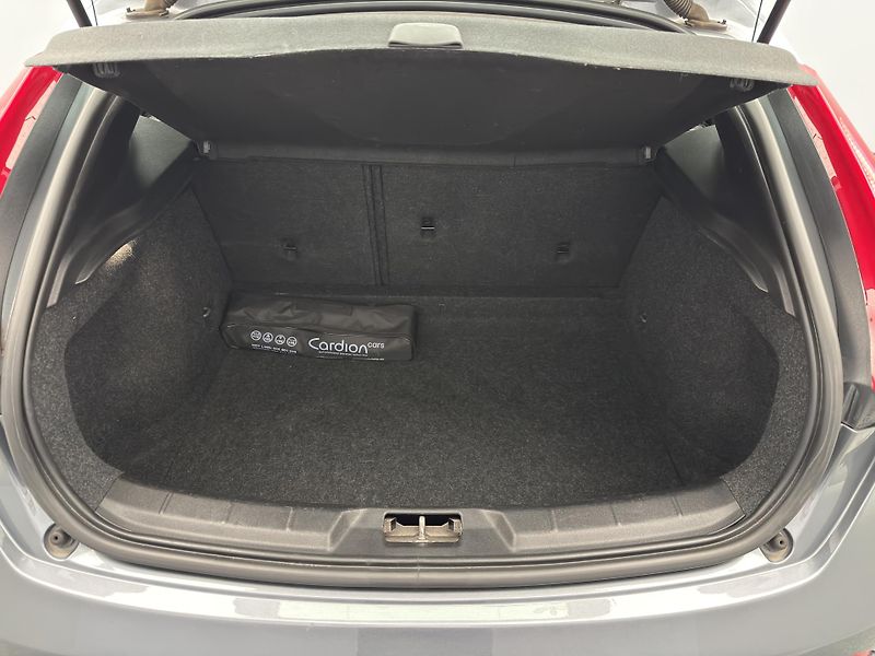 Volvo V40 T2 MOMENTUM AUT - fotka 5 z 41