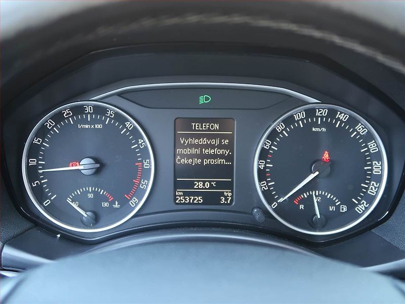 Škoda Octavia (2012) Ambiente 1.6 TDI, Navi - fotka 11 z 17