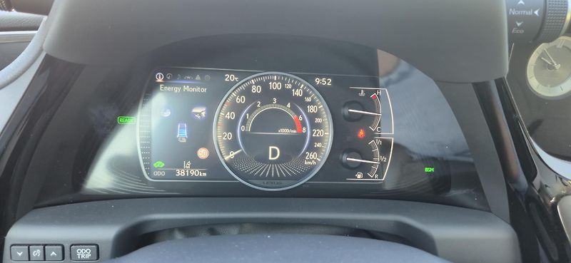 Lexus ES 300h (2023) - fotka 9 z 9