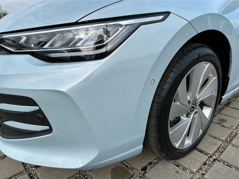 Volkswagen Golf Life 1.5 TSI 110kw M6 - fotka 21 z 22