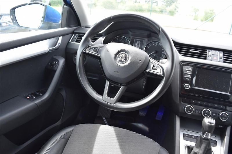 Škoda Octavia 1,4 TSI 110KW NÍZKÉ KM XENONY - fotka 32 z 51