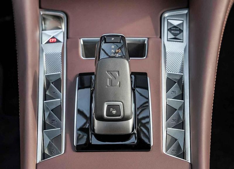 Vlajková loď francouzského automobilového průmyslu se dobře vyjímá v každém prostředí
