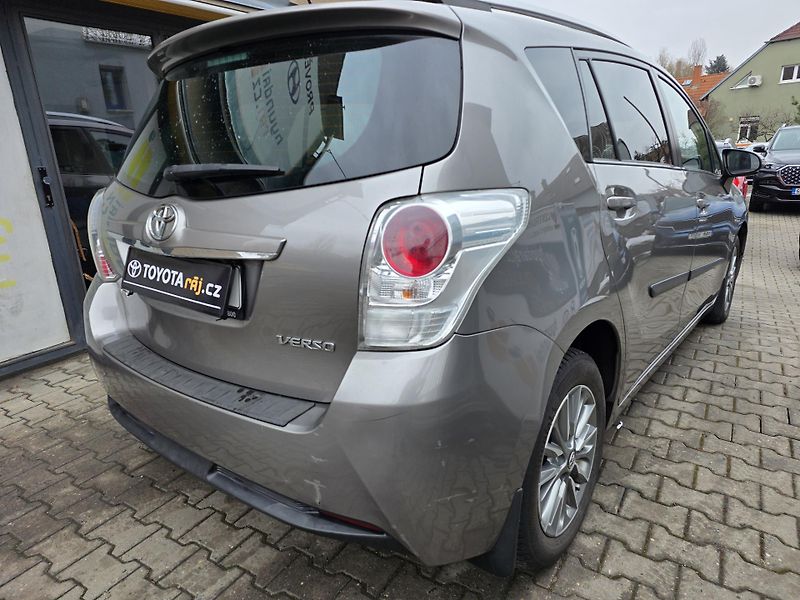 Toyota Verso 1.6-NÍZKÁ SPOTŘEBA-NAVI-KAMERA - fotka 10 z 15