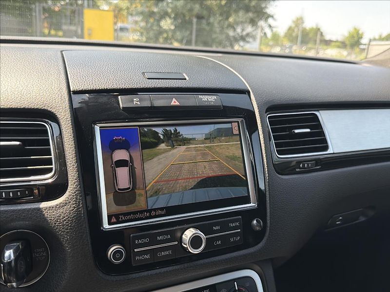 Volkswagen Touareg 3,0 TDi 180 Kw Highline tažné - fotka 28 z 38