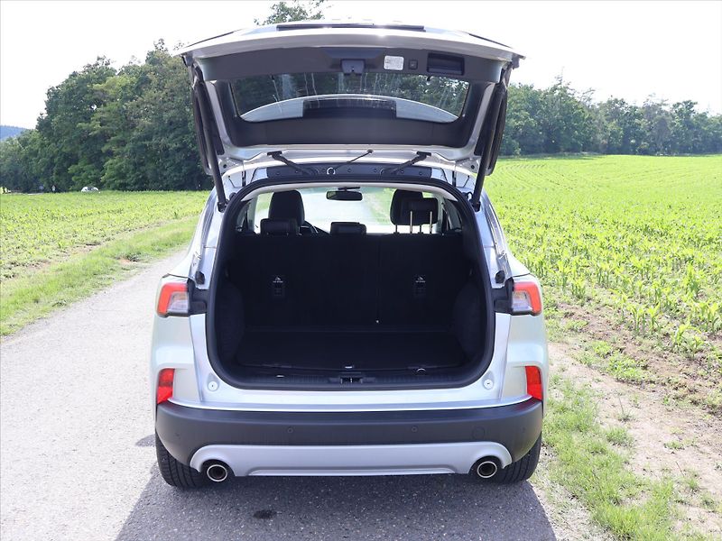 Ford Kuga 1,5 EB 110kW Titanium X CZ DPH - fotka 9 z 37