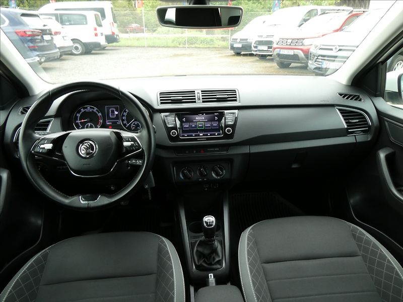 Škoda Fabia 1,0 TSi 81kW 2xkola,DPH,servis - fotka 29 z 43