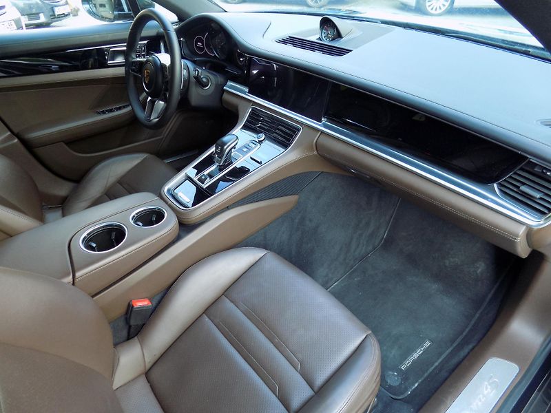 Porsche Panamera (2018) 2.9 V6 4S - fotka 10 z 19